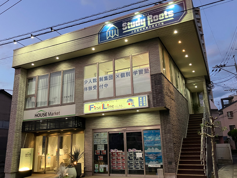 外観　夜