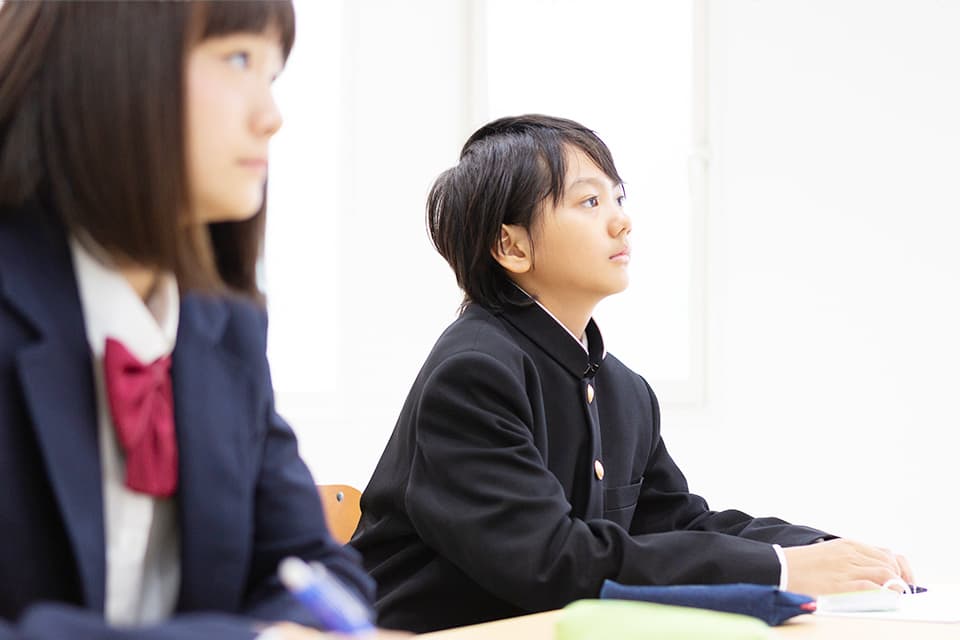 上位高校受験専門の少人数制集団指導×通い放題の個別演習